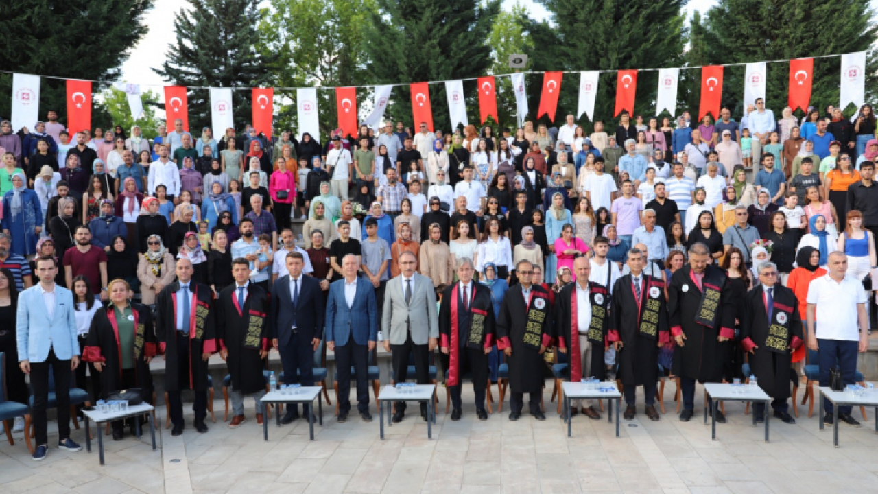 Fırat Üniversitesi'nde mezuniyet coşkusu devam ediyor