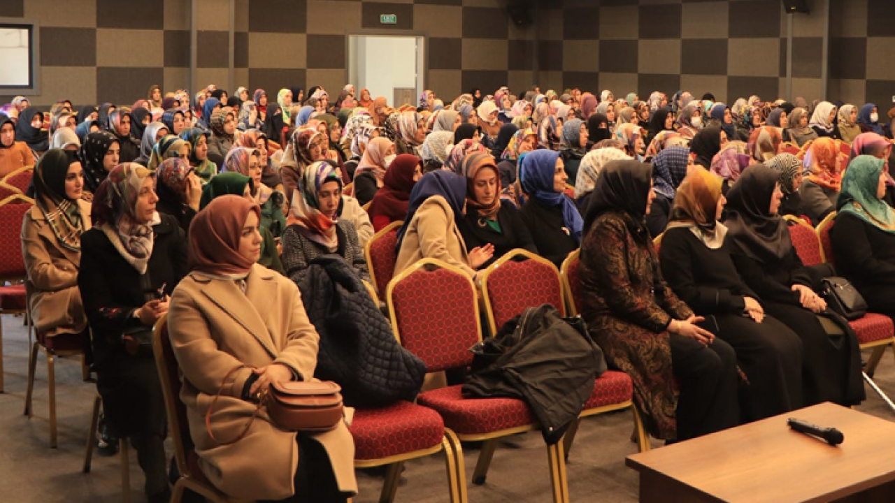 Elazığ'da Etkili Din Görevlisi Nasıl Olunur Konferansı Düzenlendi
