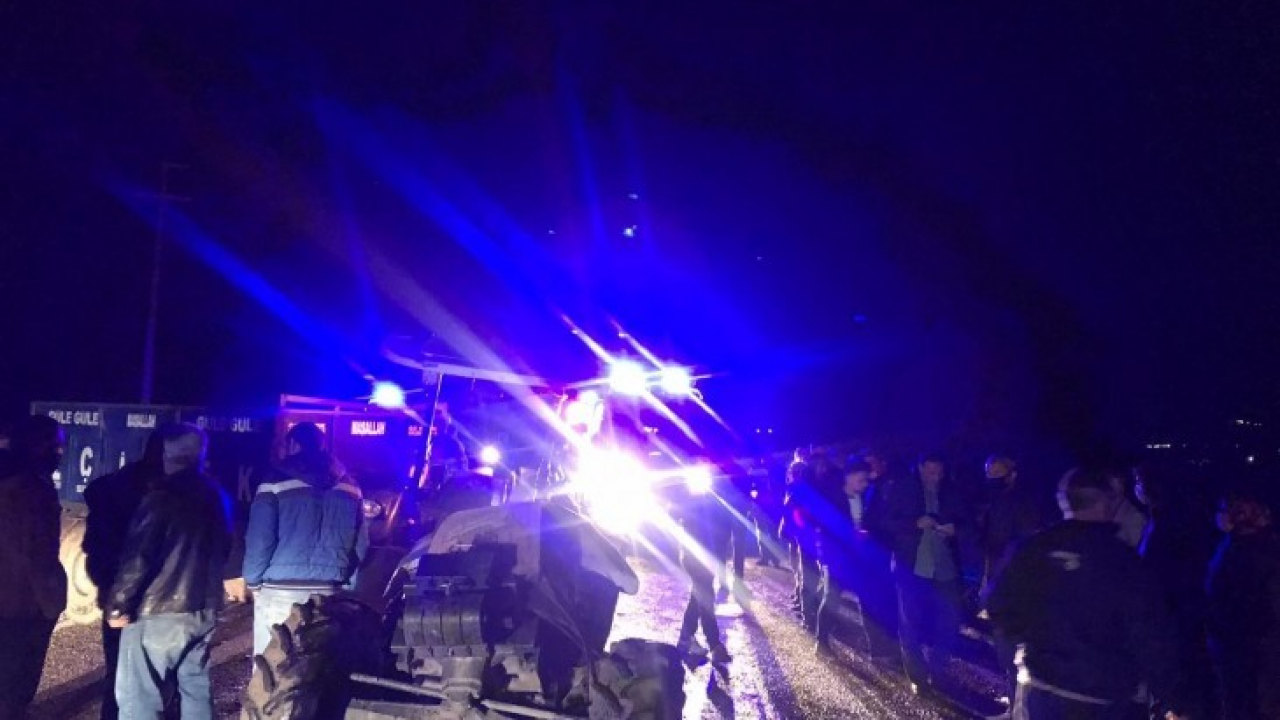 Diyarbakır'da minibüs traktörle çarpıştı: 1'i ağır 4 yaralı